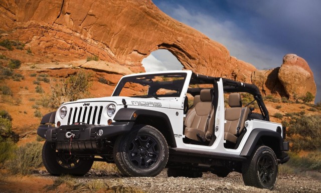 2013 Jeep Wrangler Unlimited Moab (3).jpg